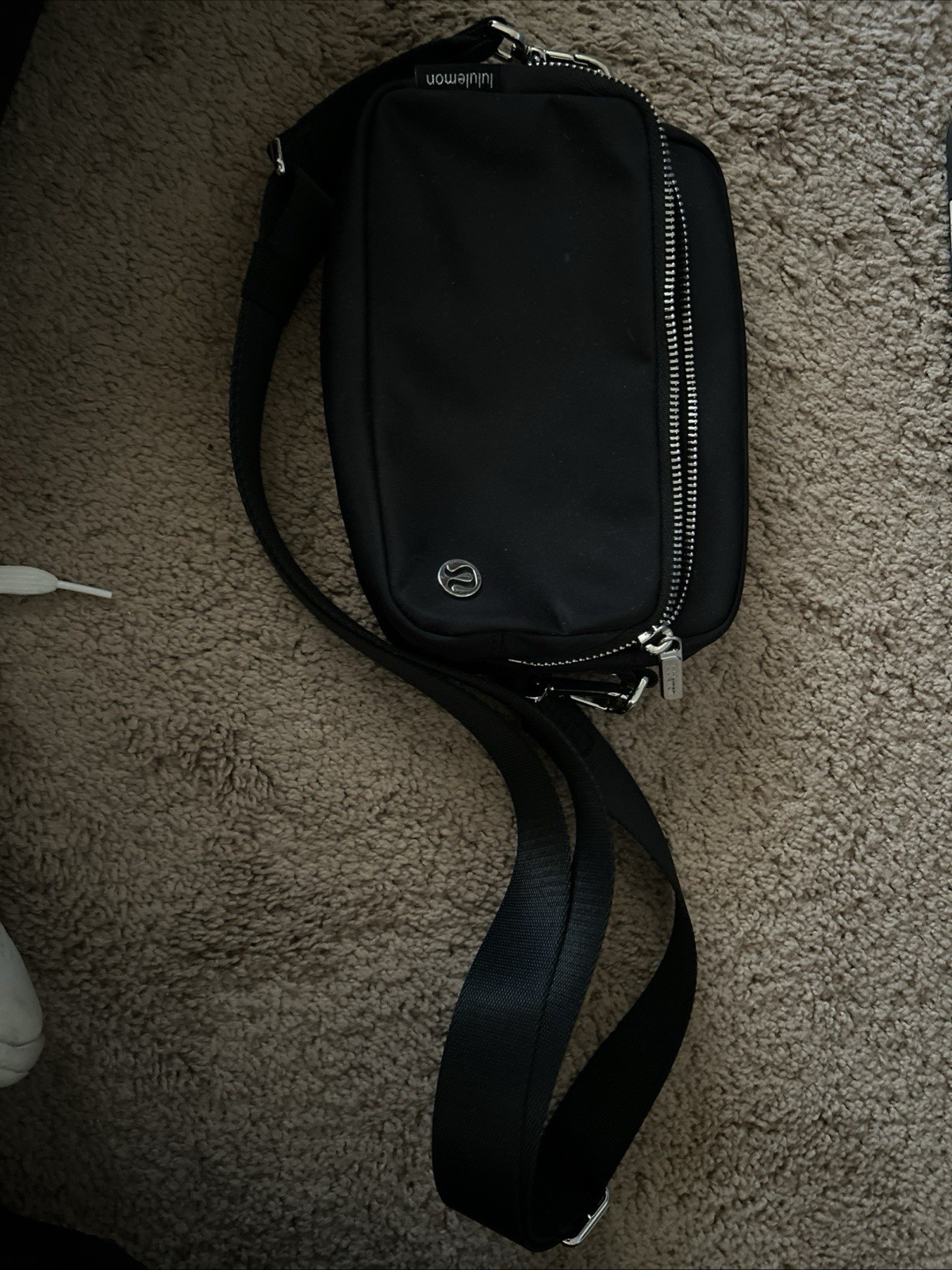 Lululemon Everywhere Crossbody 3L LargeMetal Hardware