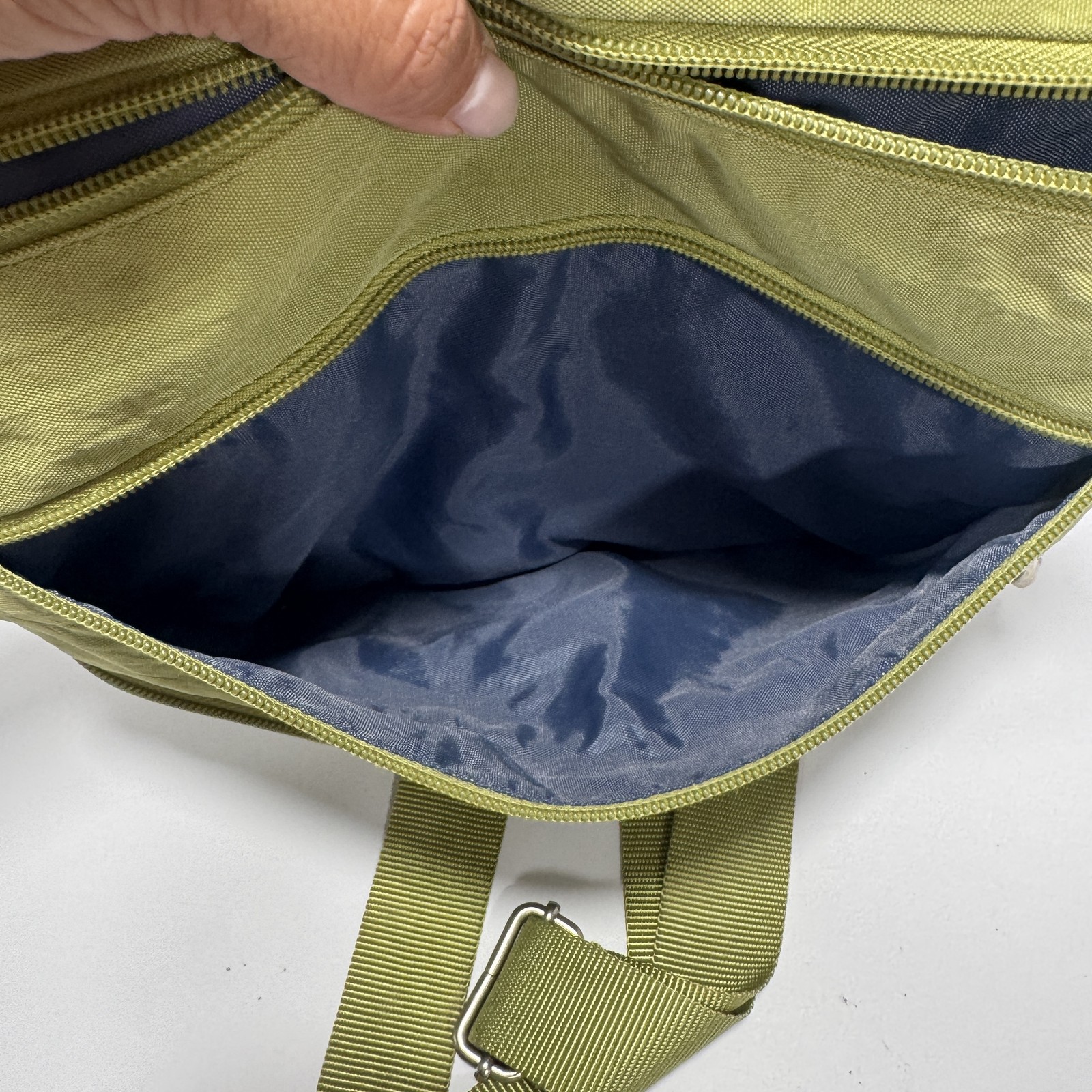 Baggallini Multi-Pocket Crossbody Bag Olive Green Nylon Adjustable Strap Travel