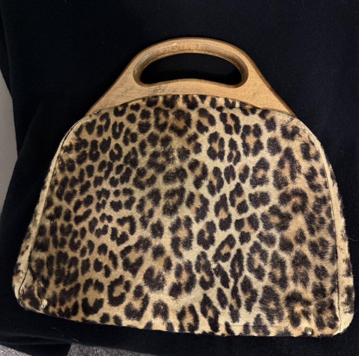 AUTHENTIC 30’S/40’S VINTAGE LEOPARD PRINT FUR HANDBAG W/ WOOD HANDLE