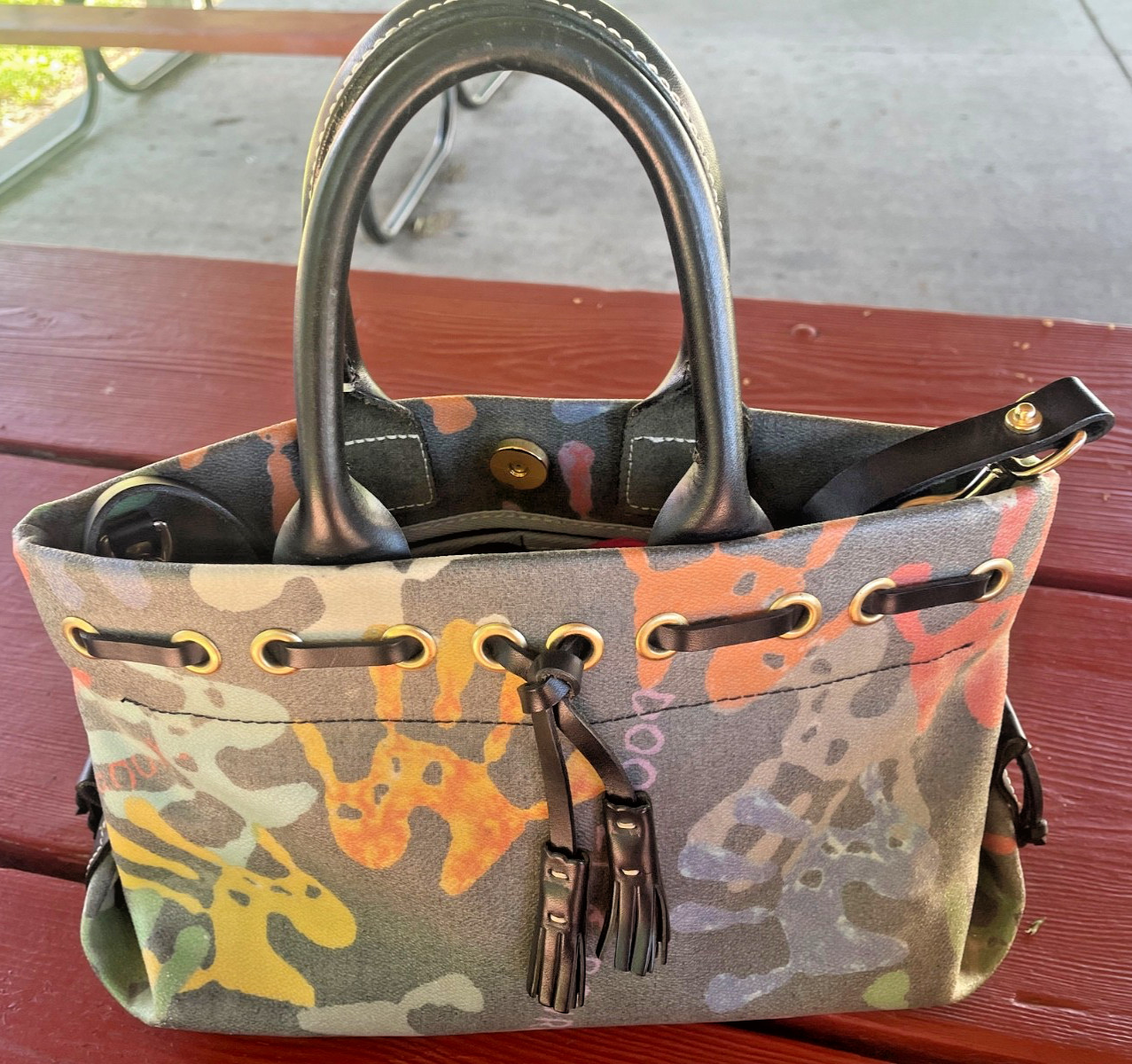 EUC Vintage Y2K Dooney & Bourke purse It Bag Handprint shoulder bag Leather Tote