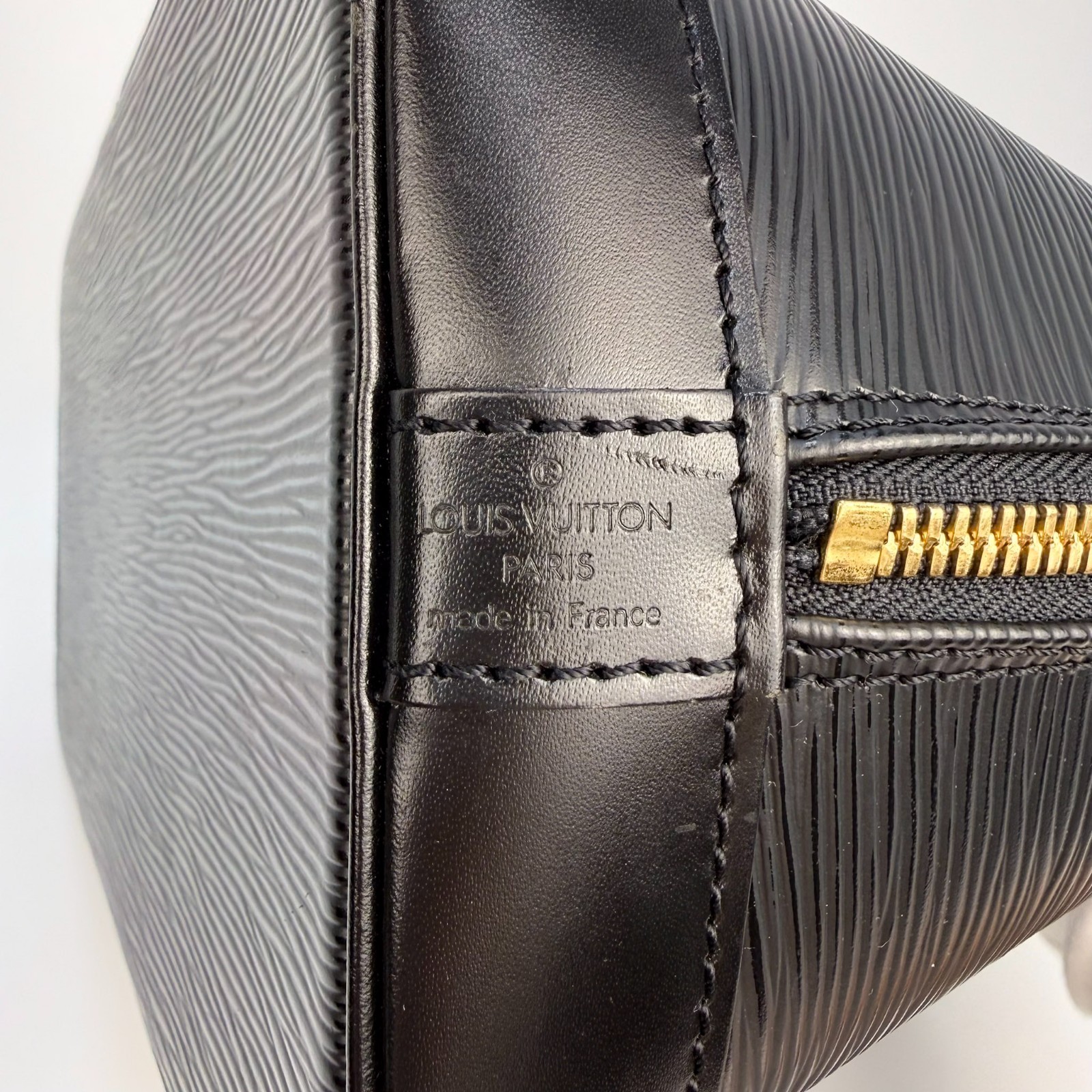 Louis Vuitton Epi Alma PM Black Leather Handbag Purse Gold HW M52142 B26041803
