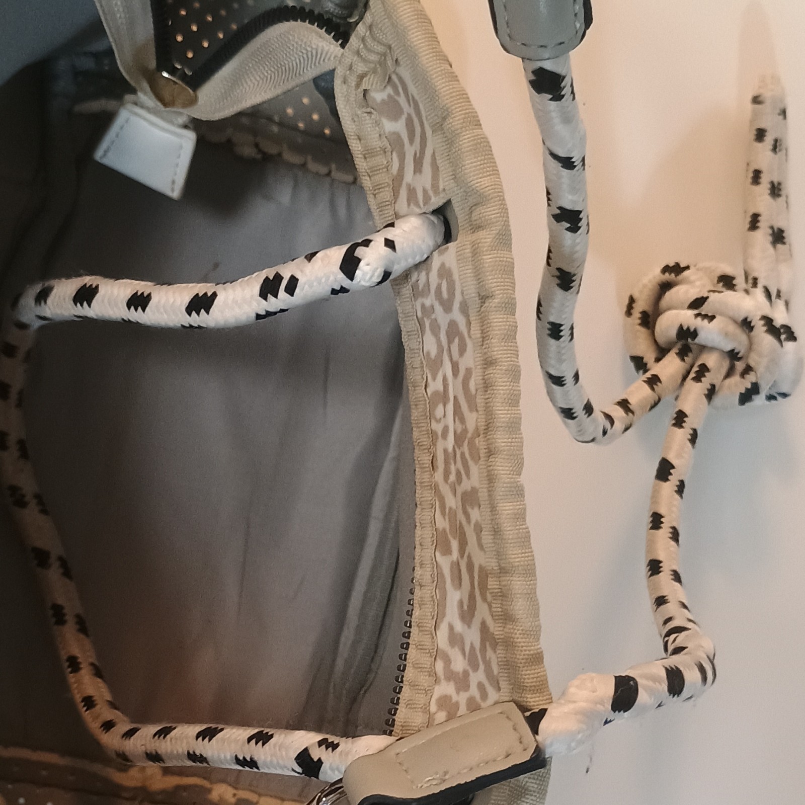 JEN&CO Leopard Print Perforated Zip Purse With Rope Handles & Makeup Bag