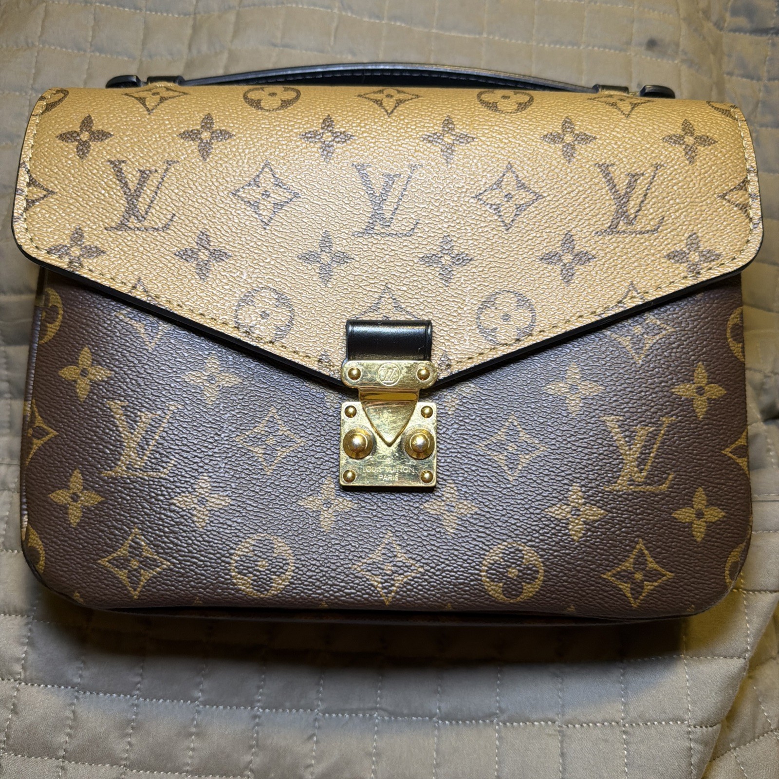 Louis Vuitton POCHETTE METIS REVERSE Monogram. 100% authentic.
