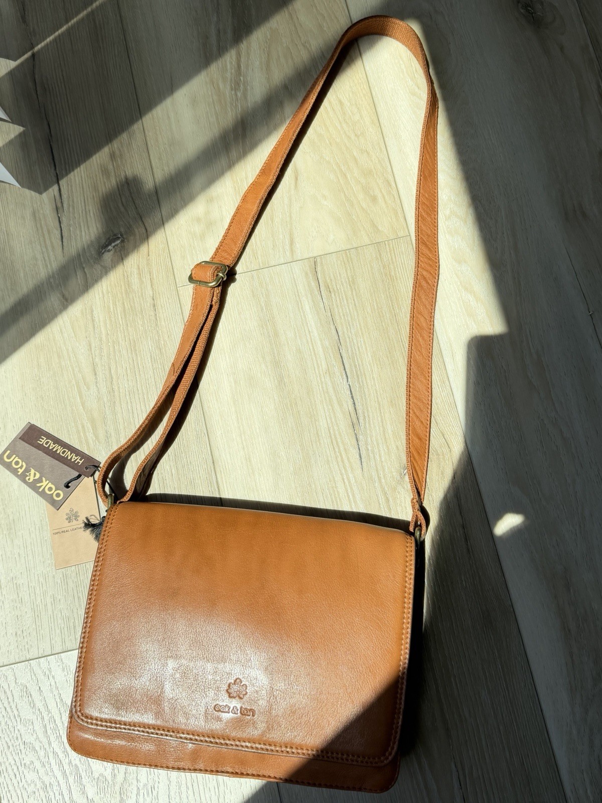 Oak & Tan Brown Medium Crossbody Bag Zip & Magnetic Closure, Inner Pockets