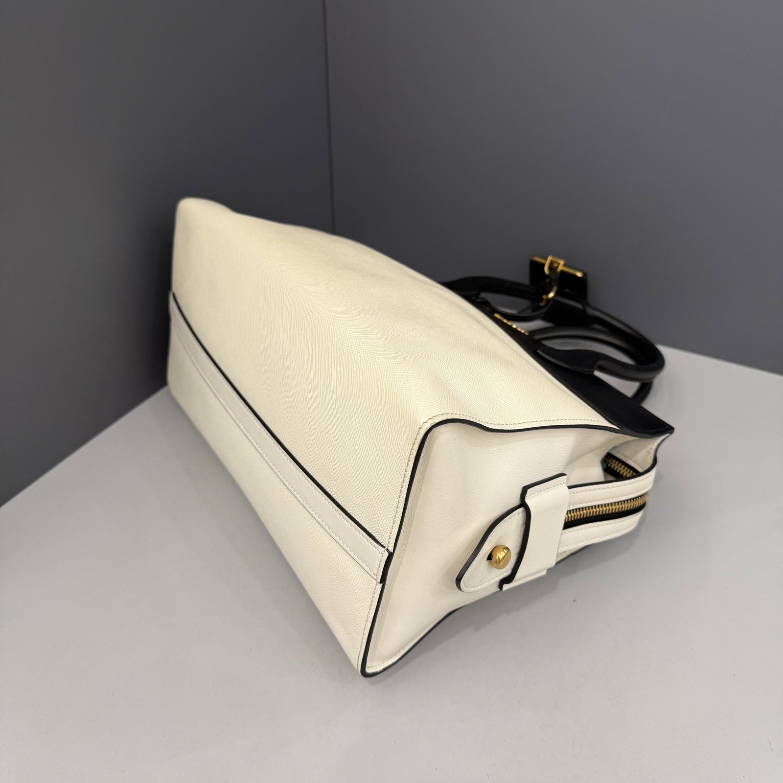 Prada Medium Esplanade White Black Saffiano Calfskin Calfskin (ym040126i5)