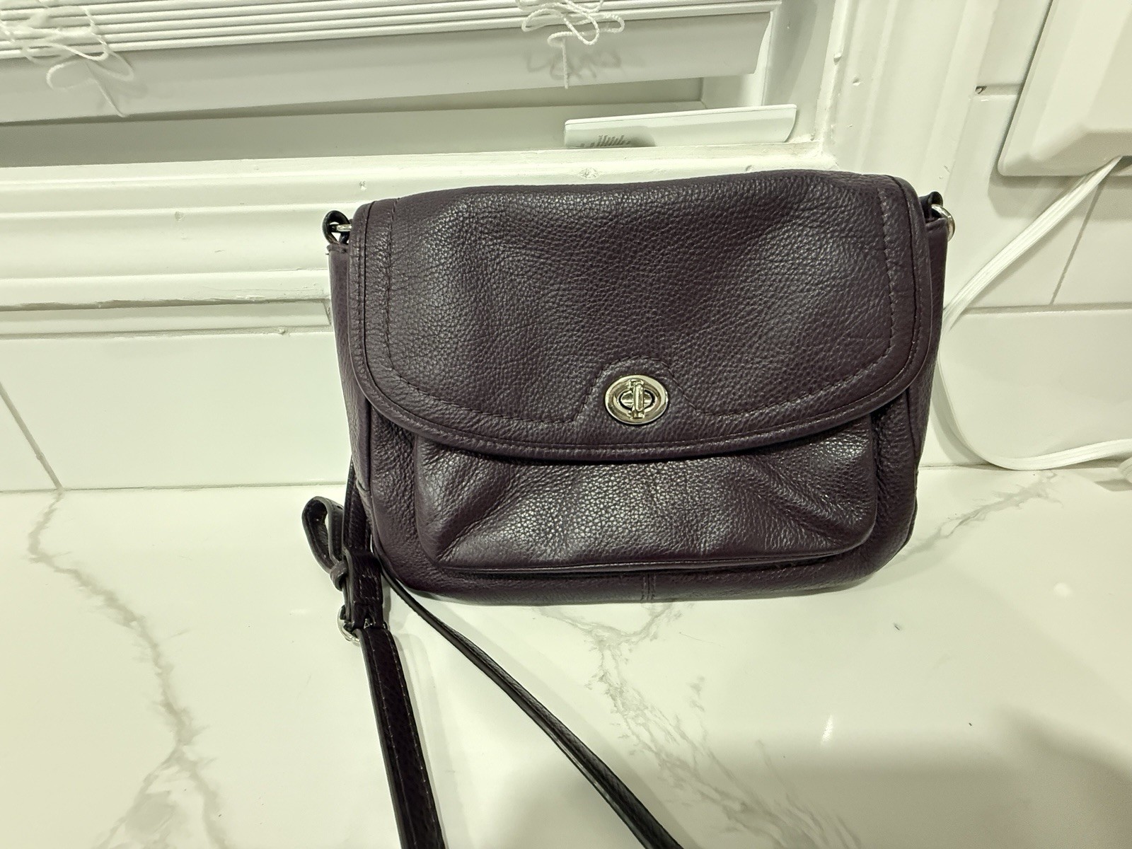 Coach F28725 Pebbled Leather Flap Crossbody Bag Plum Purple Turnlock Vintage