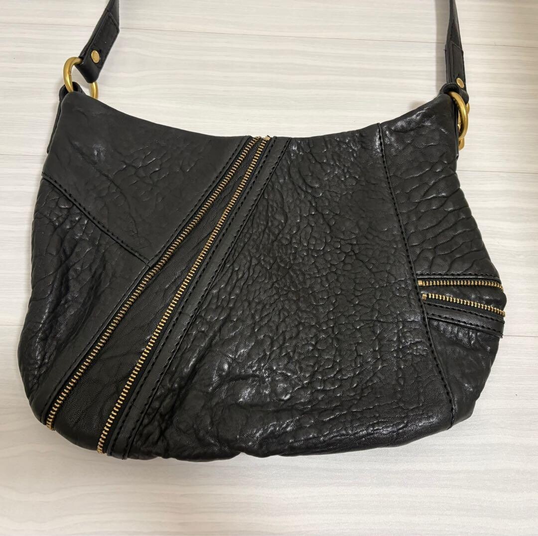 Marc by Marc Jacobs Black Leather Shoulder Bag Gold Hardware Inner Pocket