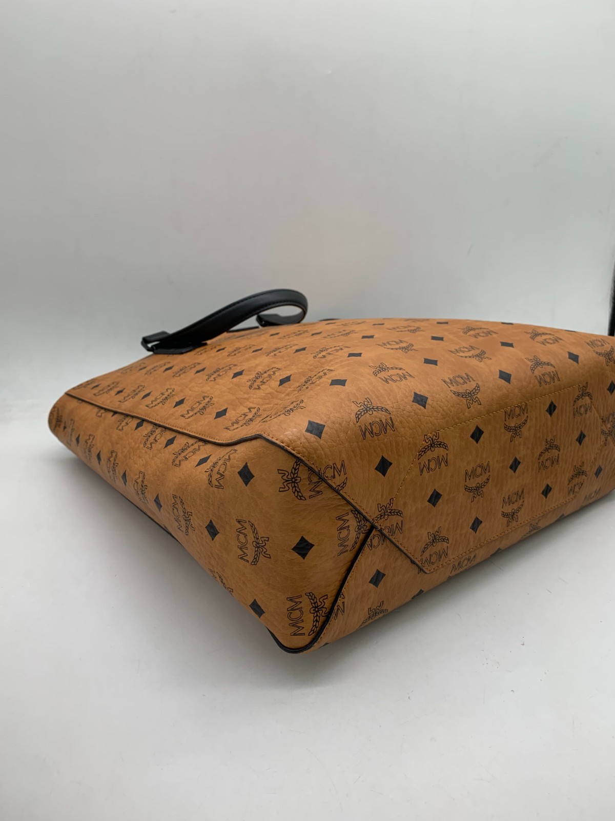 MCM Original Visetos Tall Vertical Tote Crossbody Bag/WJ05119312/