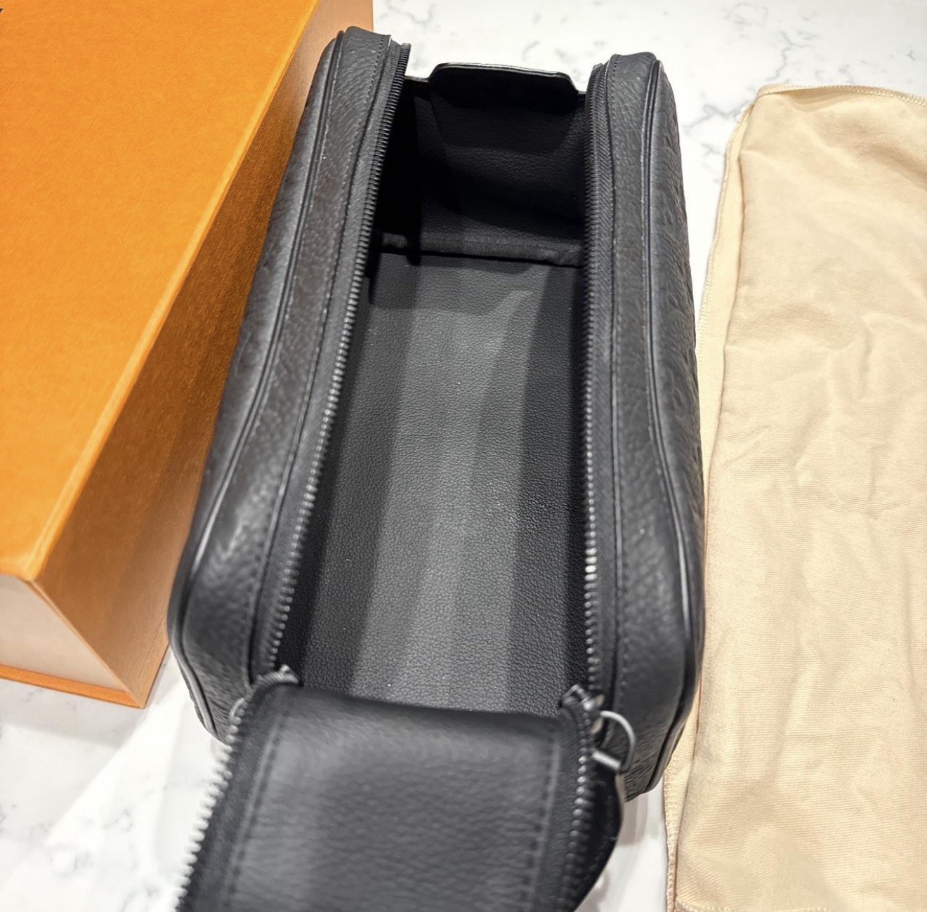 Louis Vuitton Monogram EmpreinteDopp Kit – Noir