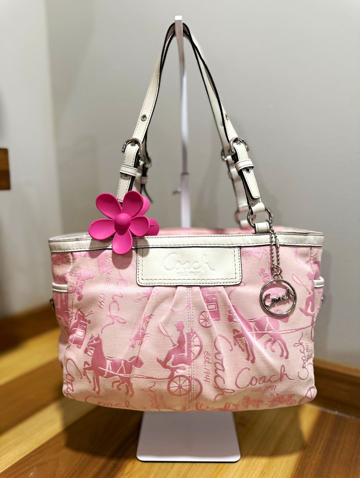 Coach Horse and Carriage Tote Zip Double Handle, Pink/White, Lined Pockets.