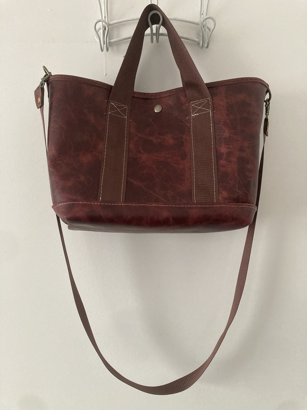 Burgundy Vaqueta Leather Tote Bag – Thick & Structured – Excellent Condition