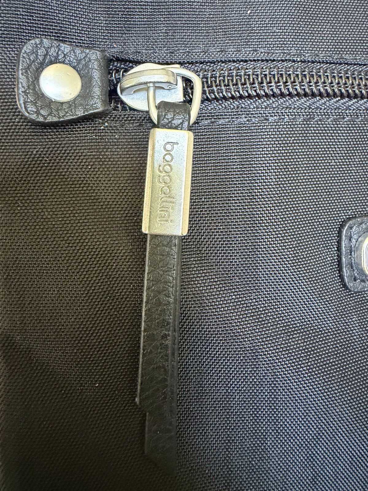 Baggallini Black Uptown Bagg With RFID Wristlet Crossbody RFID Anti Theft NWT