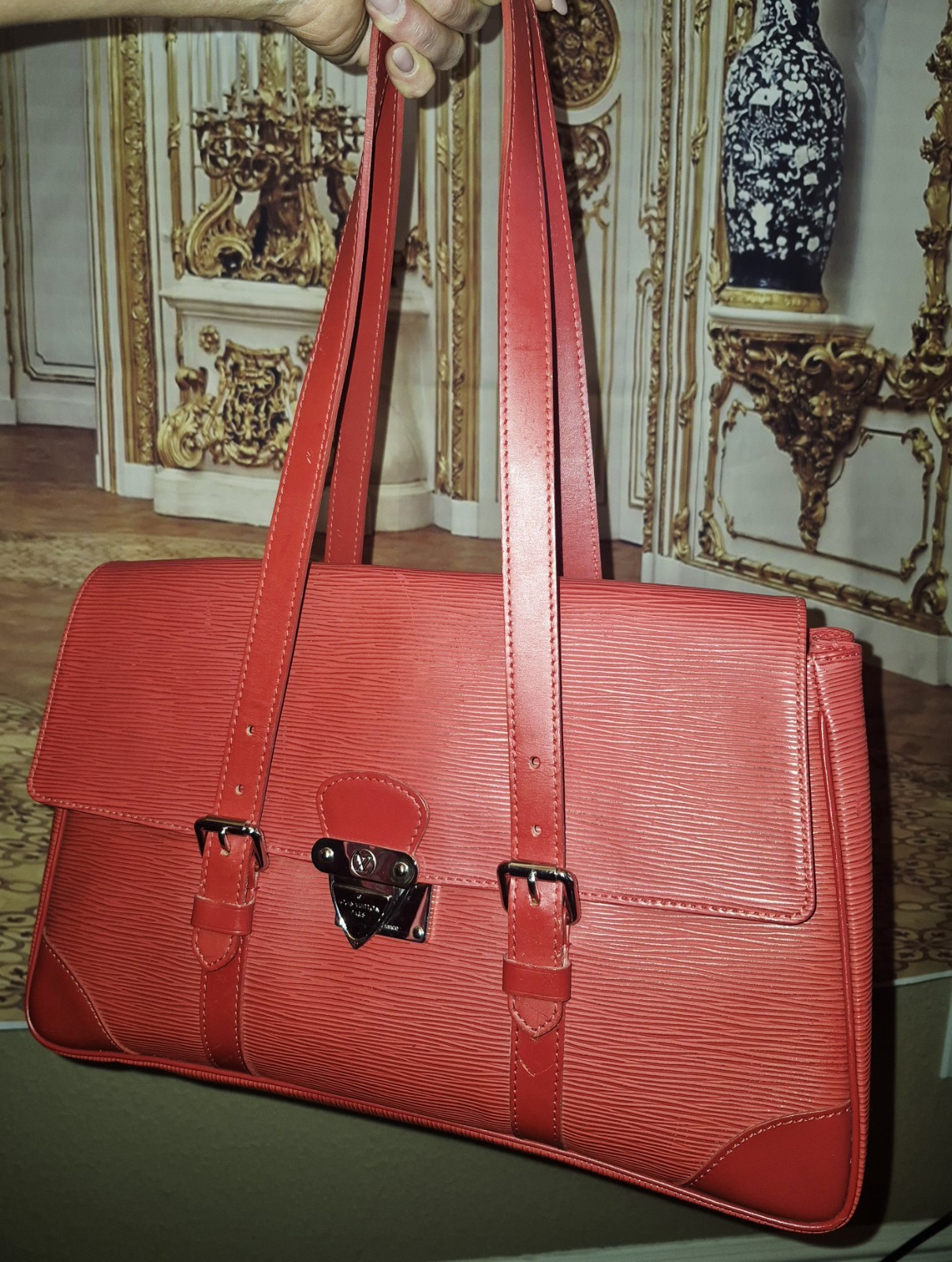 LUXURIOUS! AUTHENTIC LOUIS VUITTON SEGUR MM EPI RED LEATHER SHOULDER BAG!
