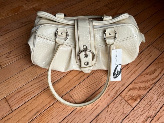 NINE WEST NWT OFF-WHITE FAUX CROCODILE LEATHER TRIPLE COMPARTMENT HANDBAG