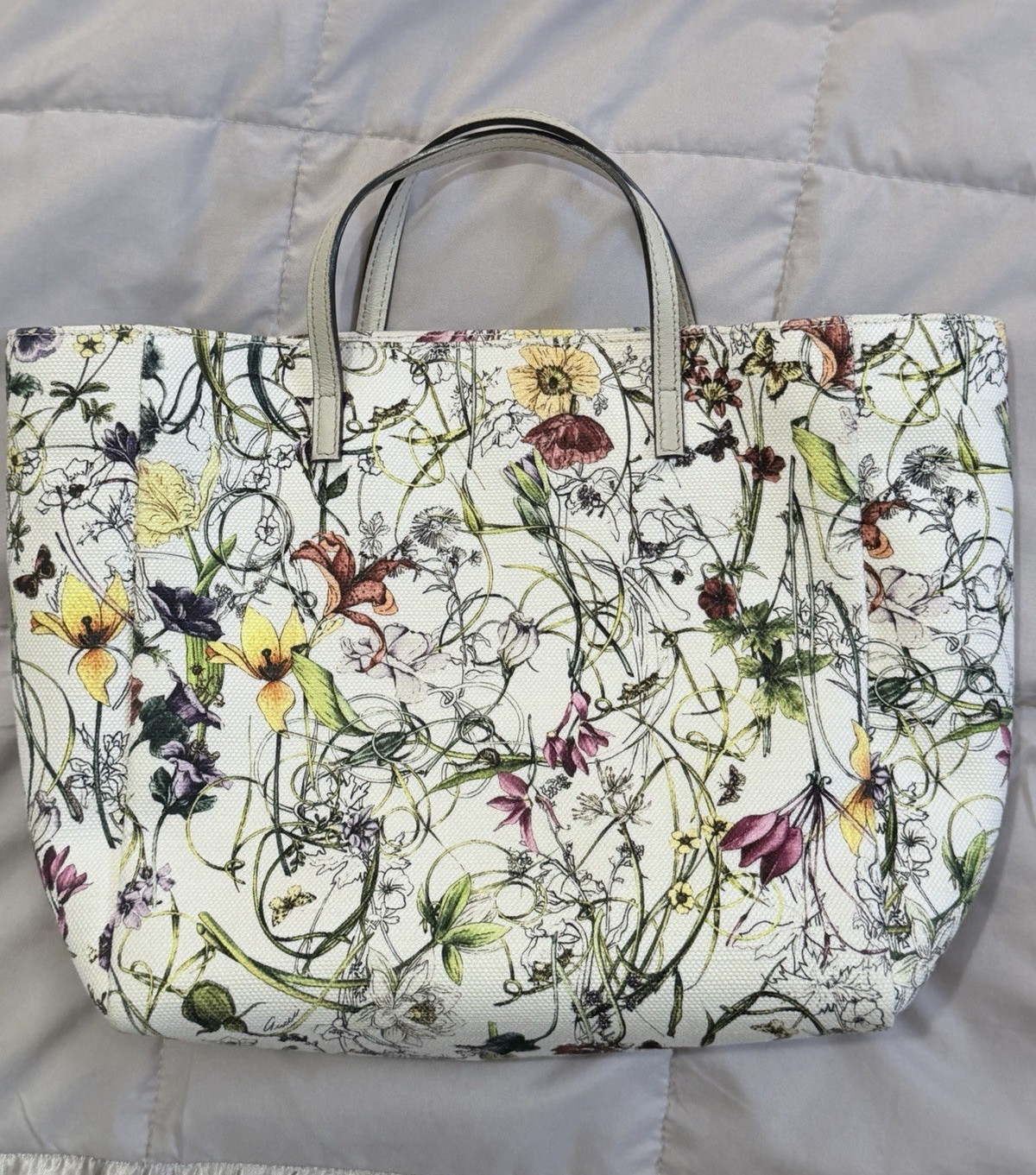 GUCCI Women’s Floral Tote Bag White/Multicolor Open Top Inner Pockets Logo