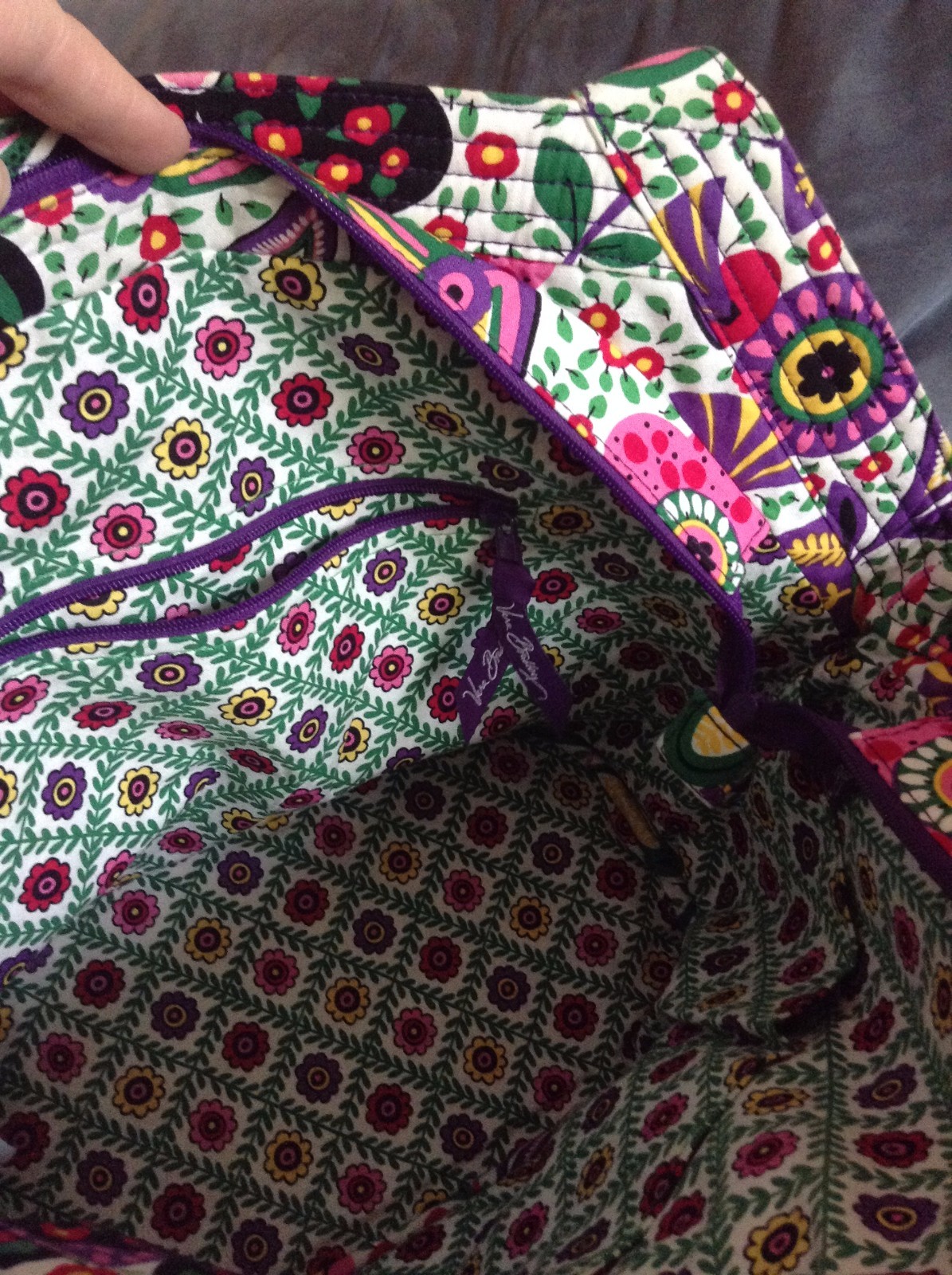 VERA BRADLEY VIVA LA VERA ANGLE TOTE – USED