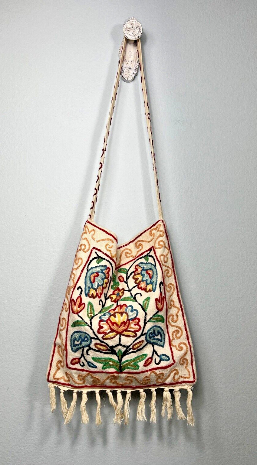 Unbranded Shoulder Bag Womens Medium Cream Floral Crewel Embroidered Boho Fringe