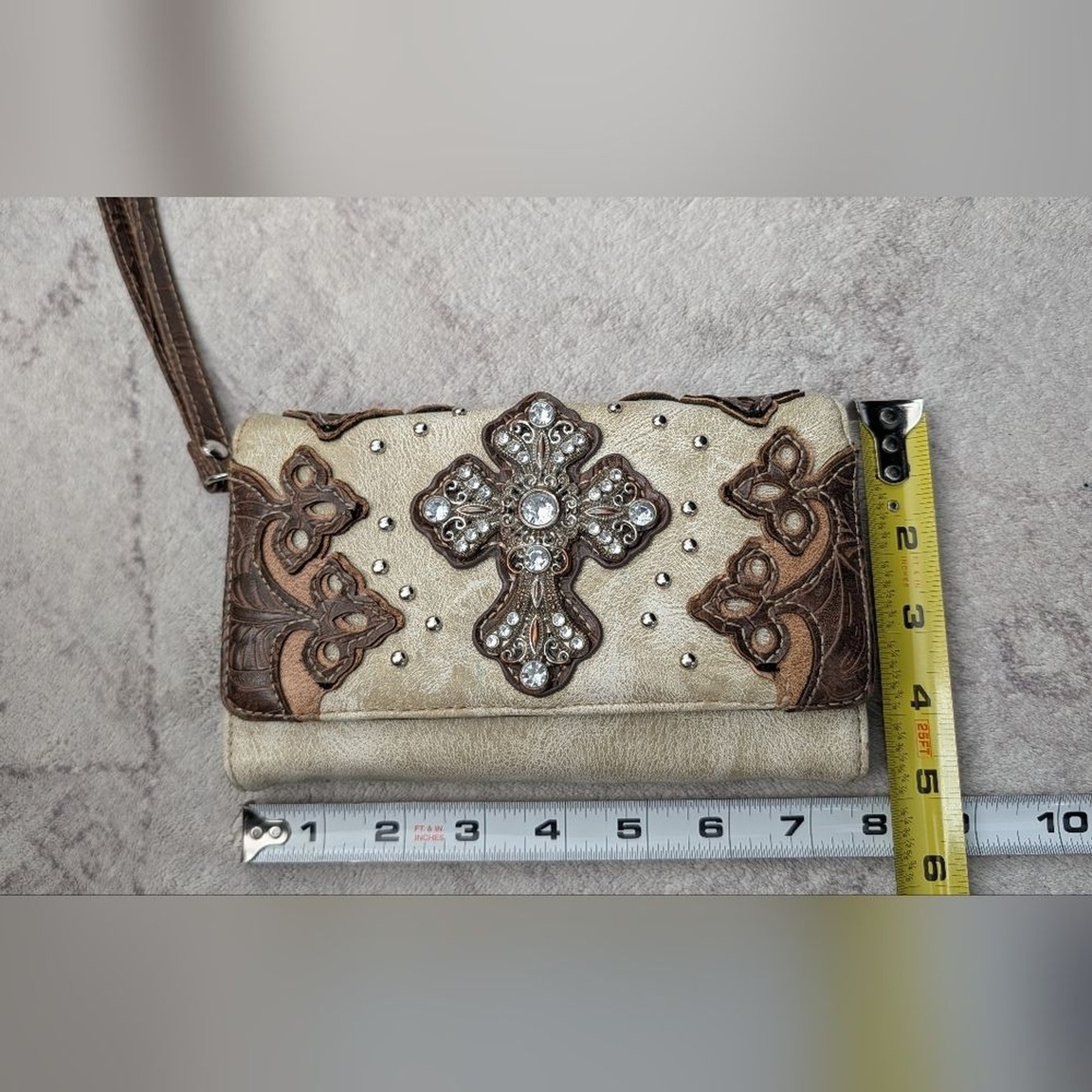 Cowgirl Western Cross Embellished Rhinestone Carry Handbag Wallet.