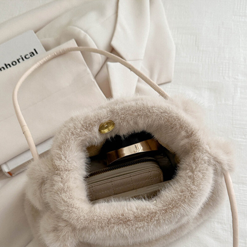 Womens Winter Plush Bag Versatile Furry Shoulder Bag Tote Bag White Black