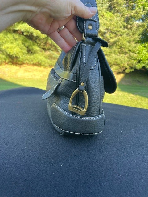 Chaps med Black pebbled leatherv purse brass hardware never used