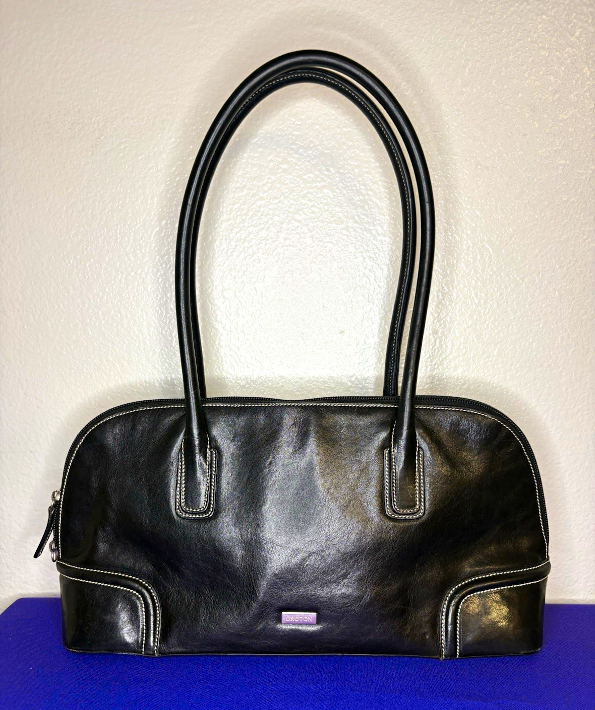 Oroton Black Shoulder Bag Zip Closure Double Handles Beige Lined Pockets