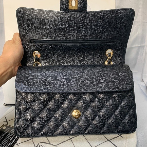 Chanel Classic Flap Medium Caviar in black