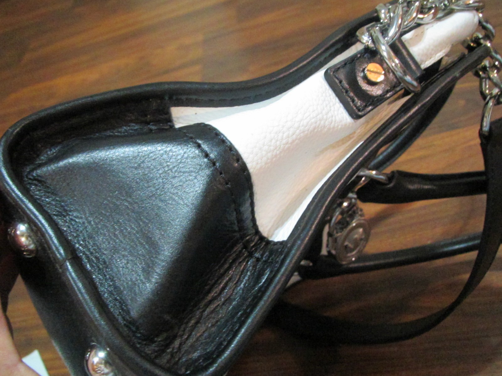 NWT! BEAUTIFUL MICHAEL KORS HAMILTON CENTER STRIPE BLACK, WHITE LEATHER PURSE