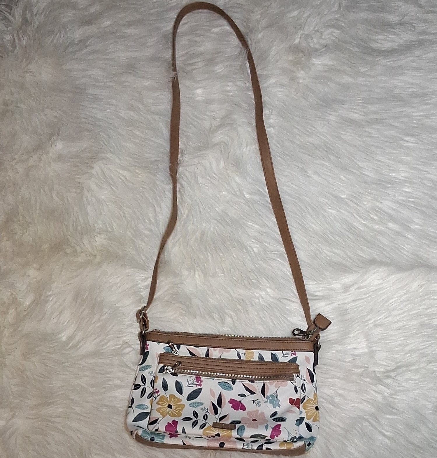 Relic Floral Small Crossbody Bag Zip Closure Adjustable Strap Inner Pockets
