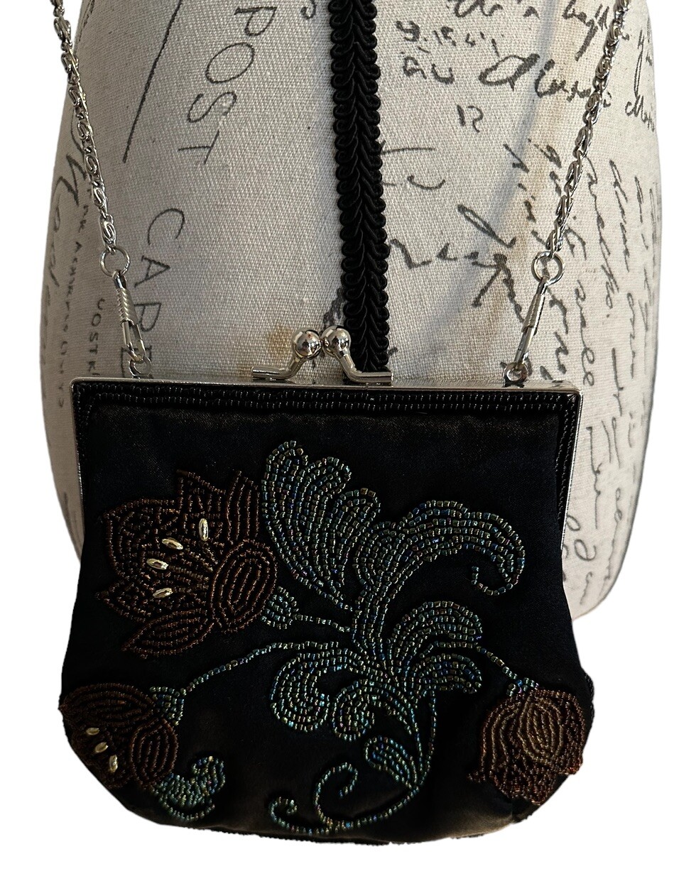 Vintage 1960’s Women’s Beaded Twist Clasp Purse Handbag Pouch Black Floral Gold