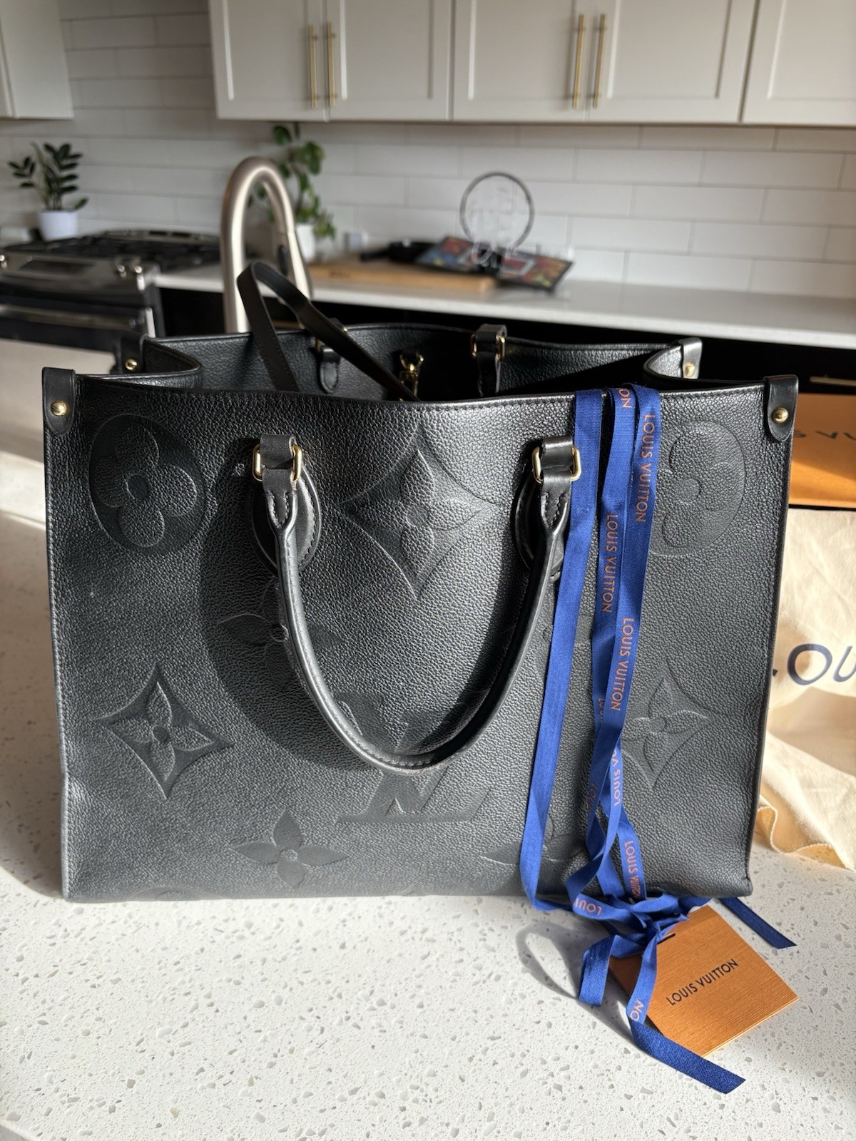 Louis Vuitton Onthego Black Tote Bag Empreinte Leather w/Orig Box Card Dustbag