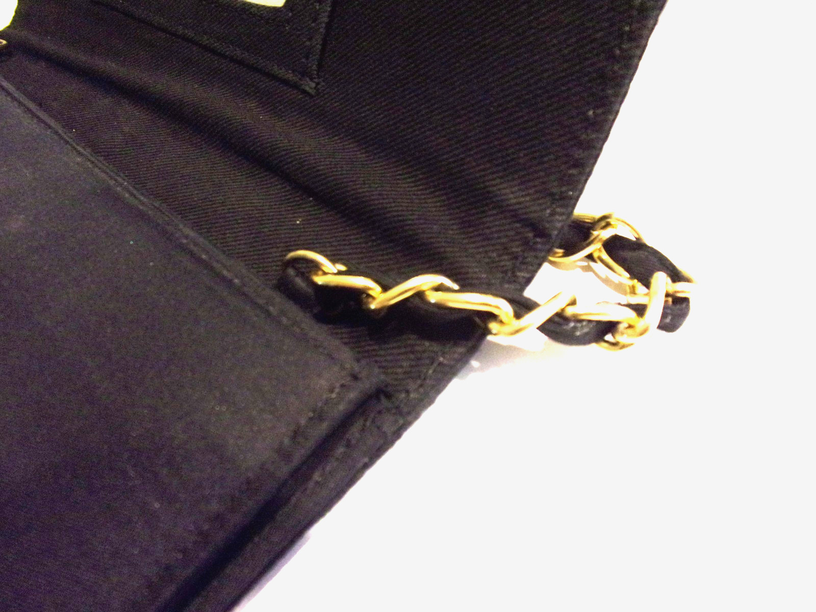 Vtg Black Microfiber Fabric,Gold Tone Metal Chain Strap , Envelope Style Sh Bag