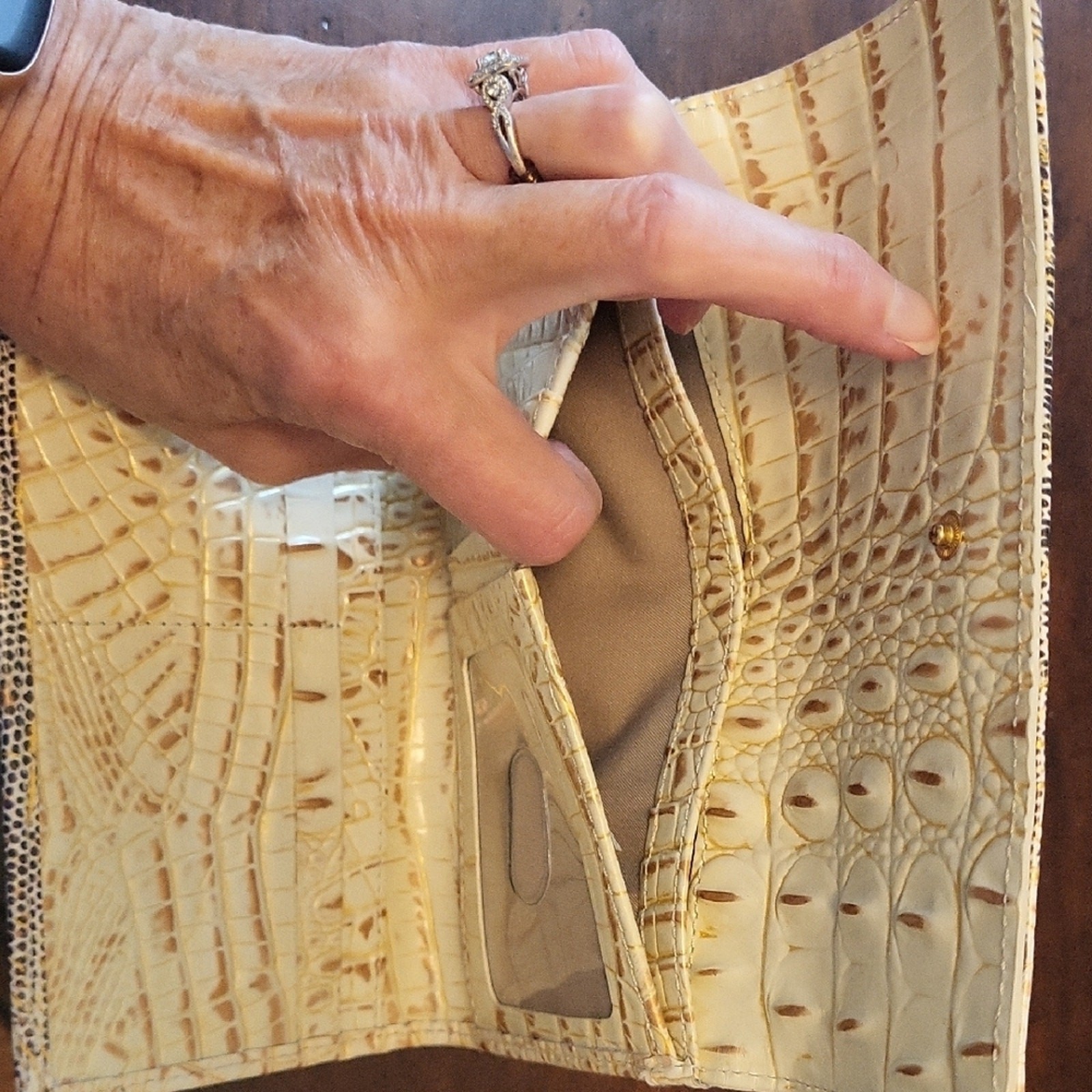 Brahmin Elegant Cream and Brown Wallet EUC