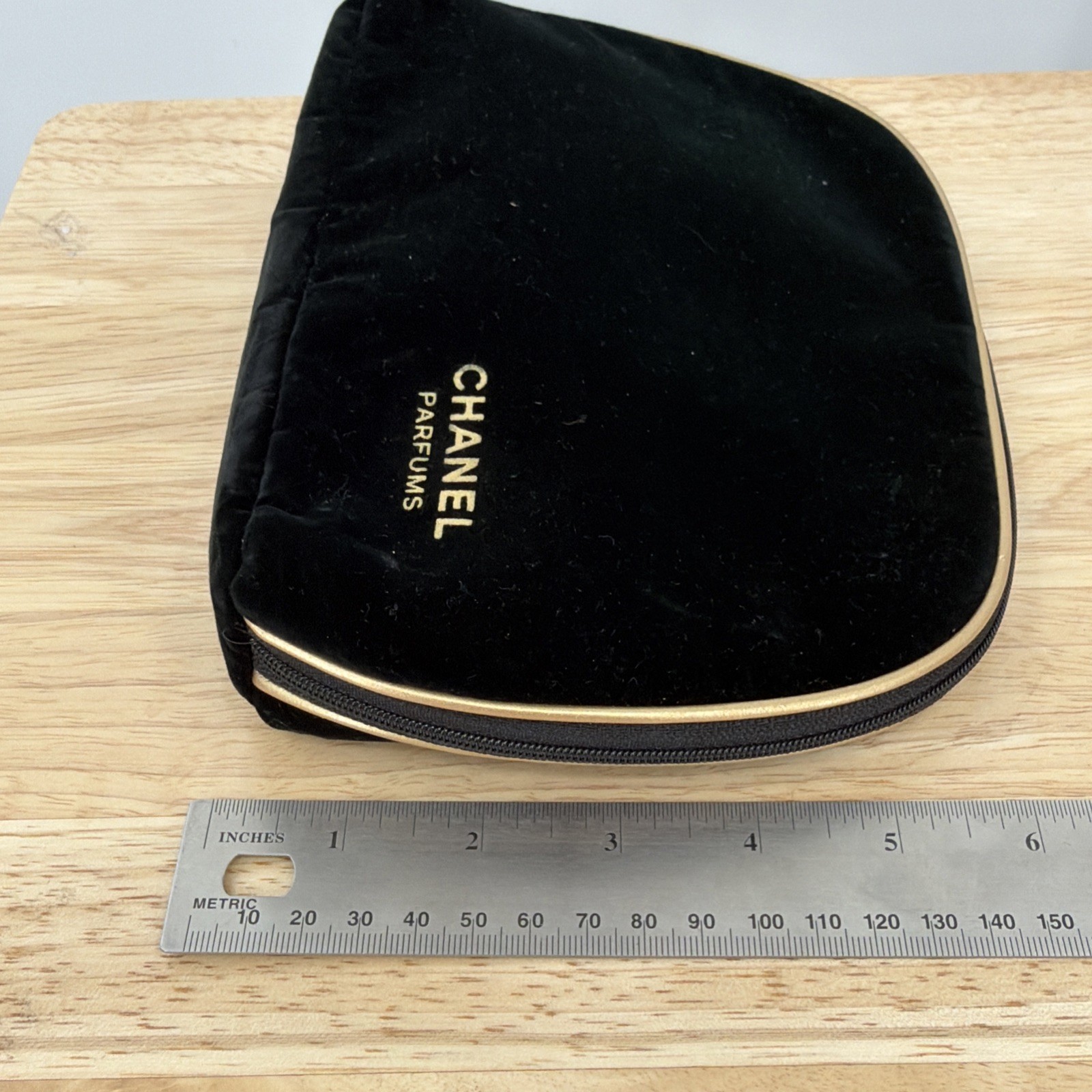 Chanel Parfums Bag & Makeup Velvet Pouch Bag NWOT Chic Travel Designer