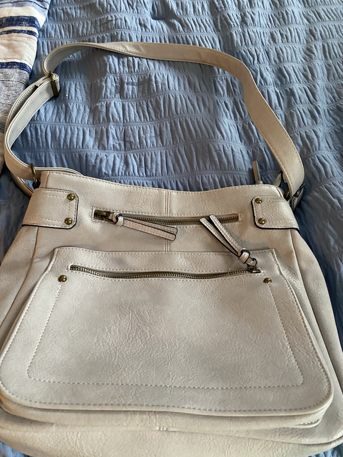 Bueno Dove Gray Shoulder Bag Zip Closure Adjustable Strap Inner Pockets Gold HW