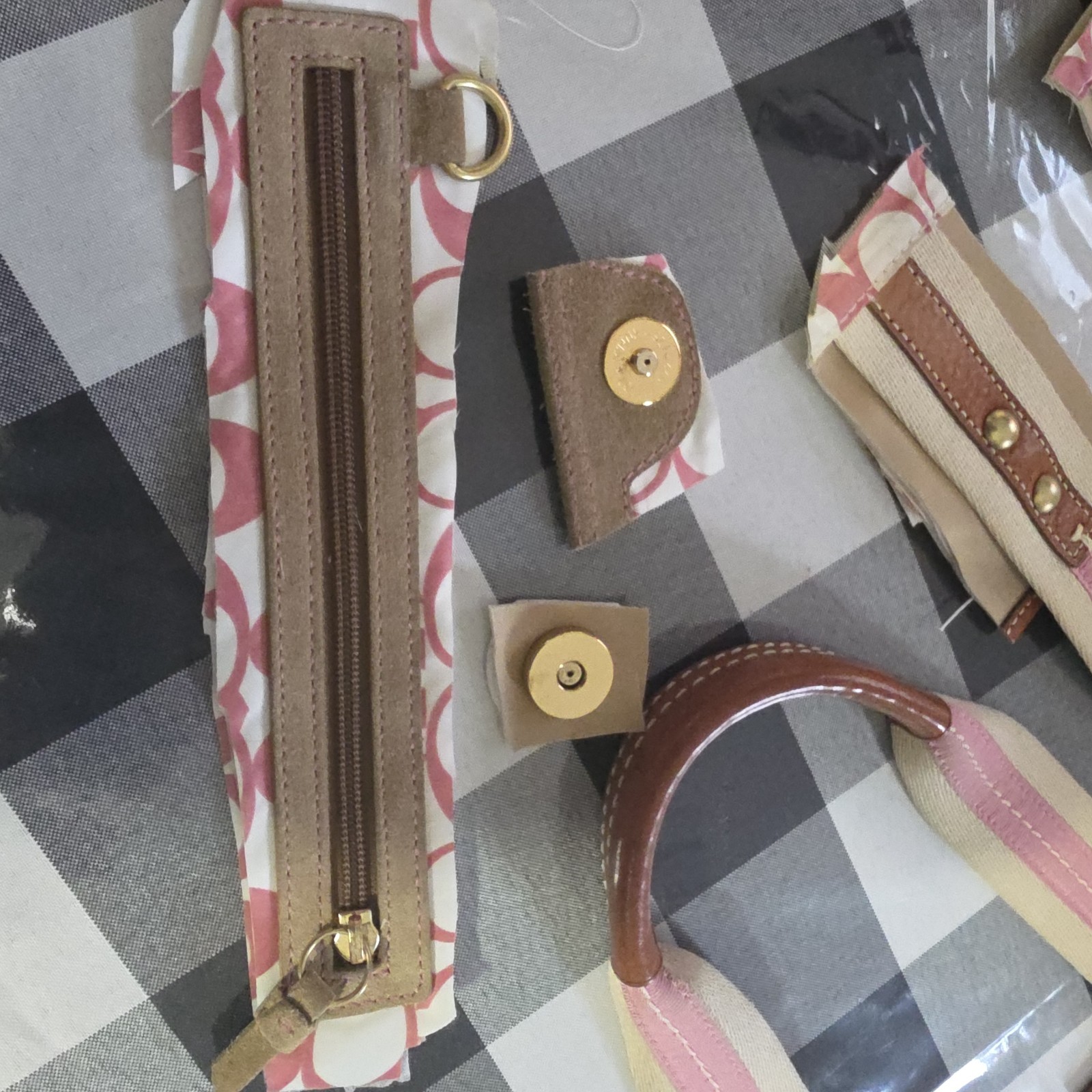 Coach Suede Zipper Magnetic Button Hardware And Handstraps From Nylon Hampton