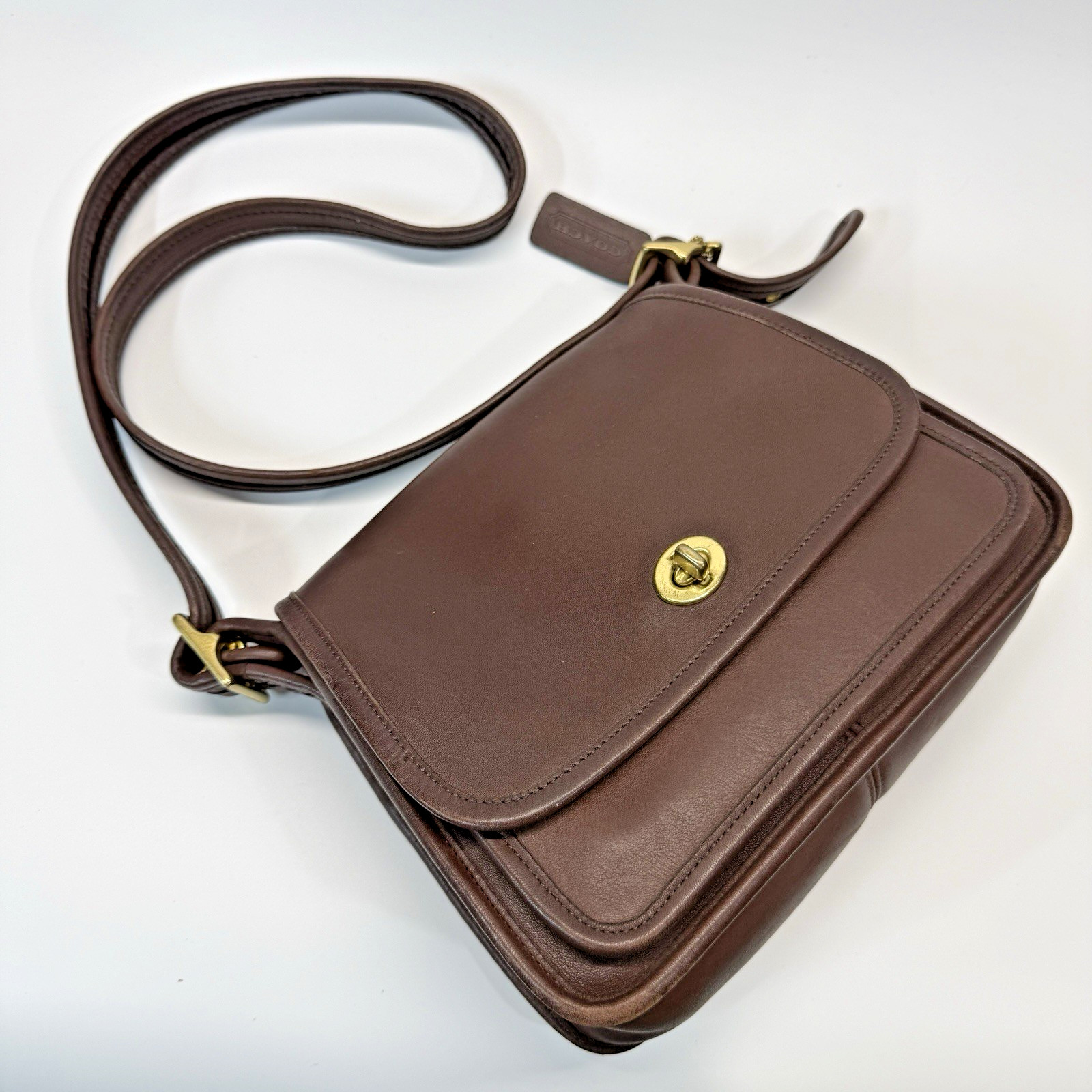 Vintage Coach Rambler’s Legacy Mahogany Brown Costa Rica 9061