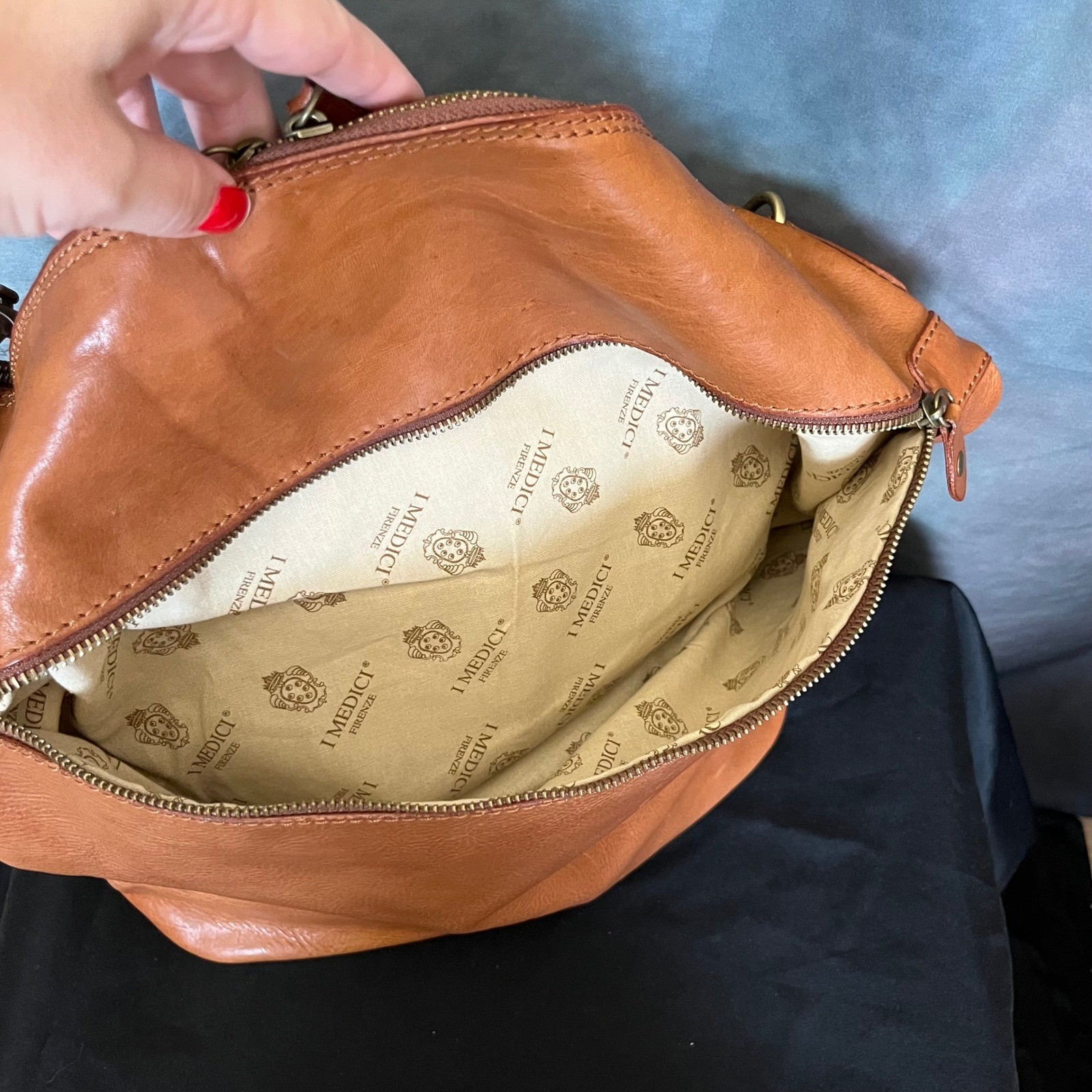 I Medici Firenze Genuine Leather Hobo Shoulder Bag Tan Brown Double Zip Top