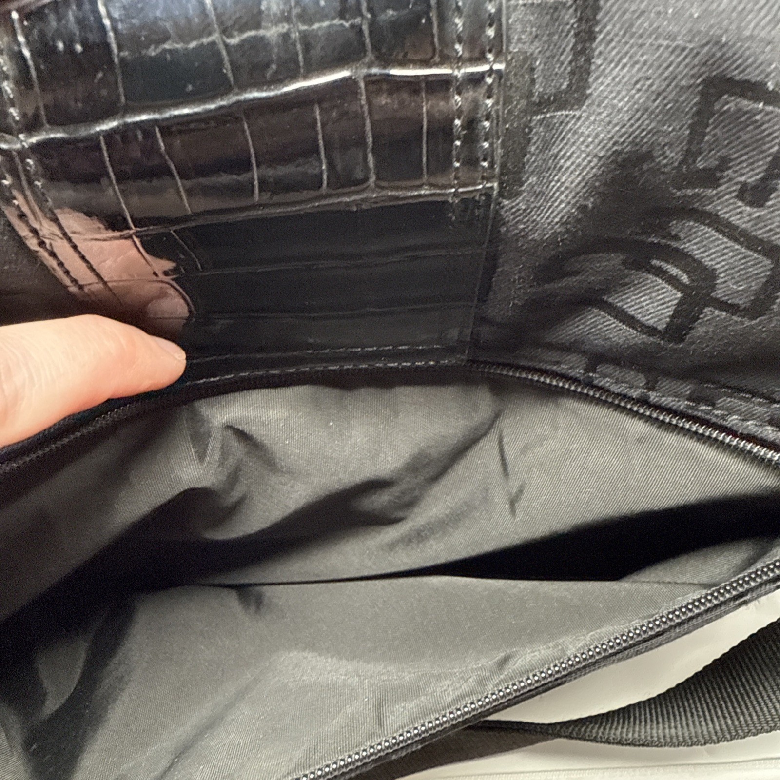 Vtg 90s Y2K Guess Black Messenger Cross Bag Vegan Big O-Ring Studded Streetwear