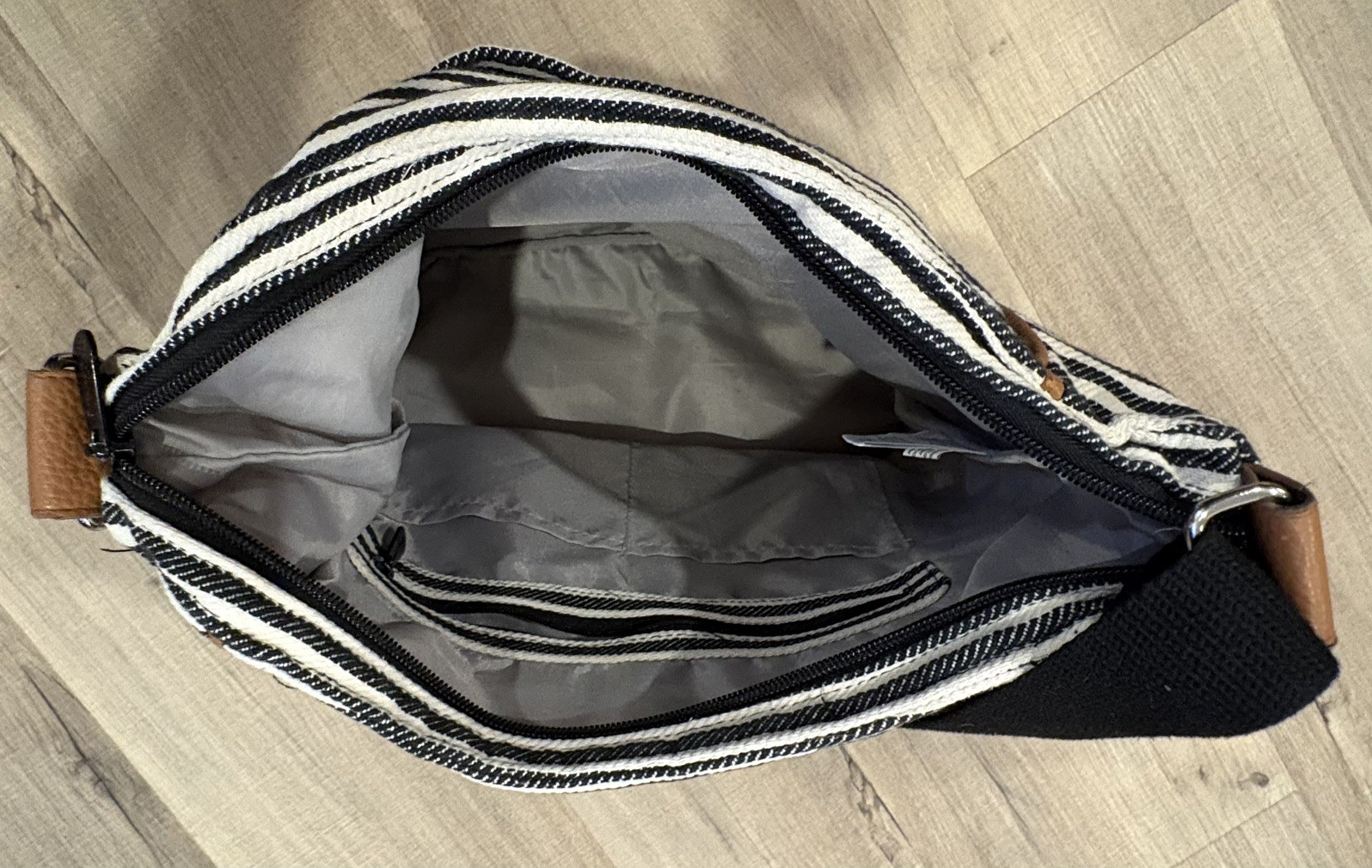 Thirty One Black / Cream Striped Canvas Handbag / Shoulder Strap Great Condition
