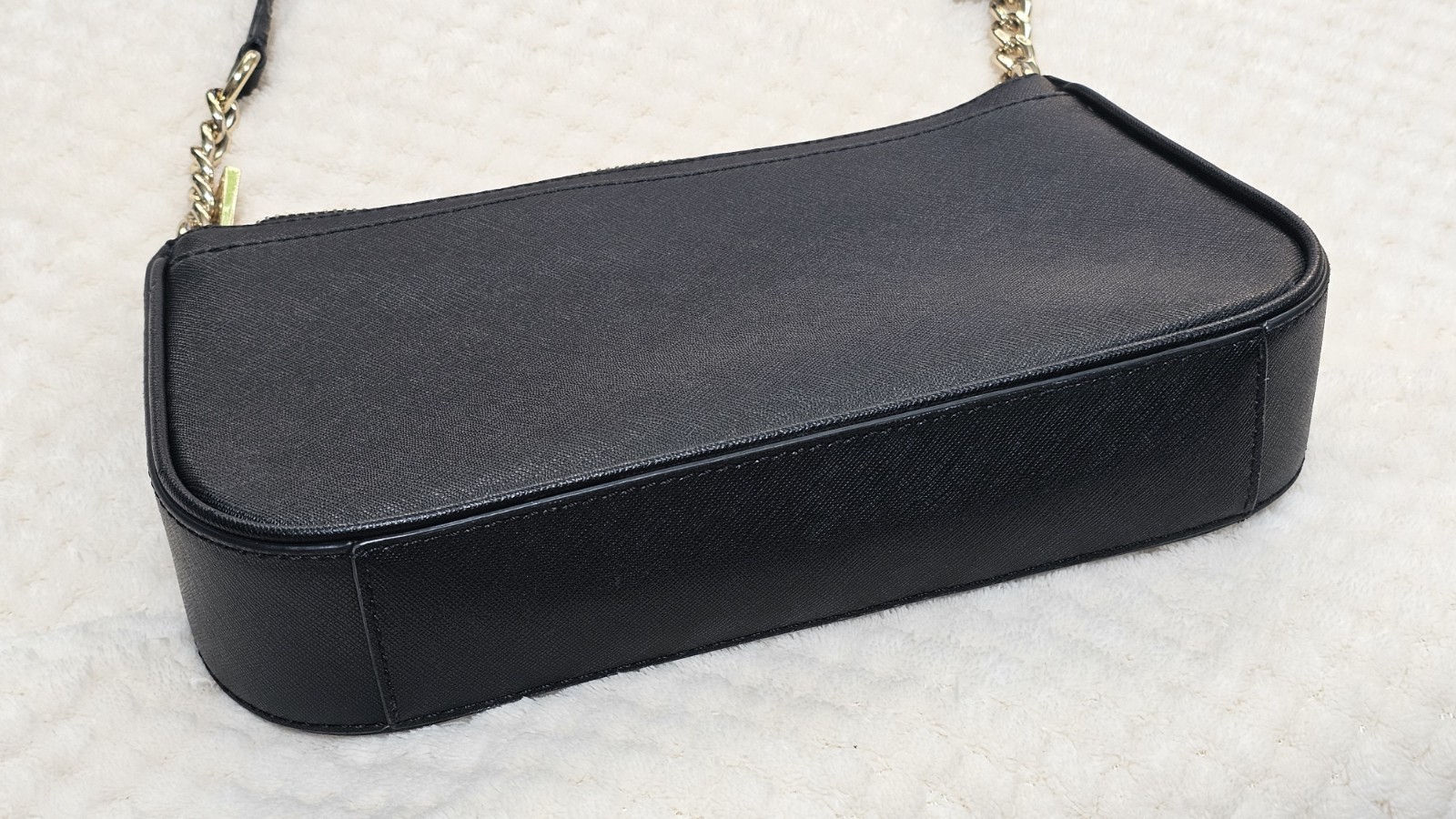 Calvin Klein Women’s Black Shoulder Bag Zip Gold-Tone Chain Pockets
