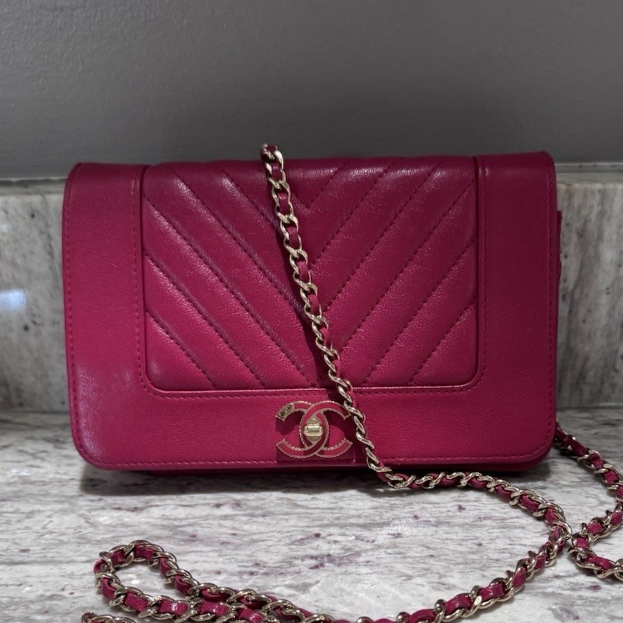 CHANEL Pink Chevron Quilted Wallet on Chain Crossbody Bag Gold Hardware