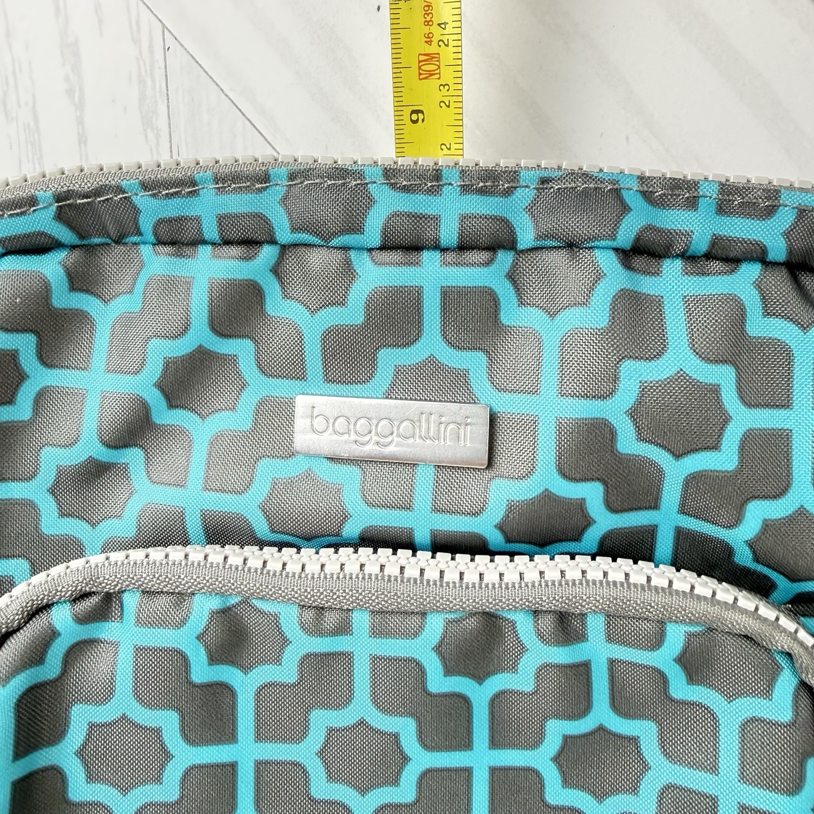 Baggallini Crossbody Bag Blue/Turquoise~Gray Geometric Pattern Adjustable Strap