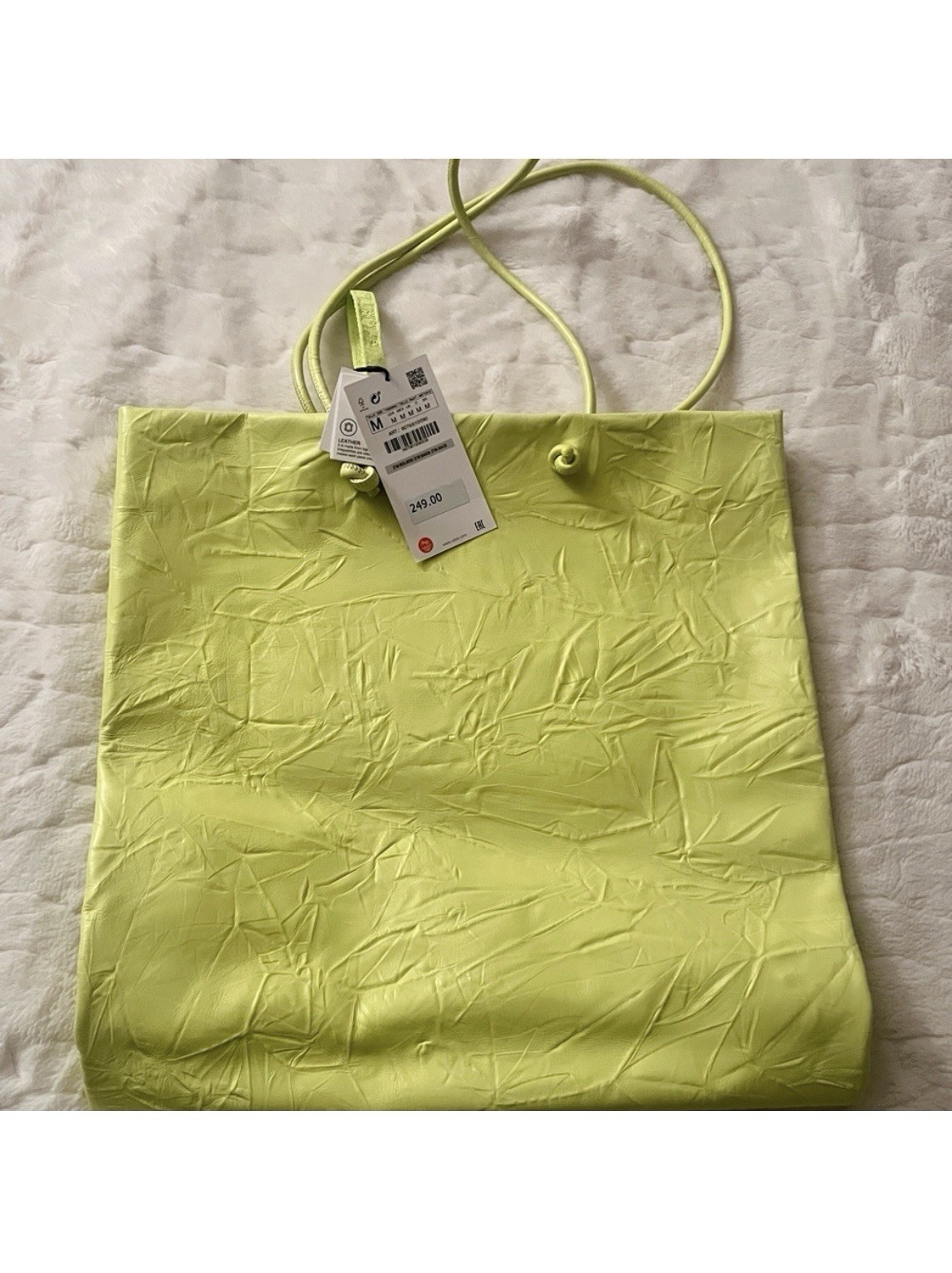 Zara Wrinkled Leather Tote Handbag Acid Green Large Women’s 249$ in the store.