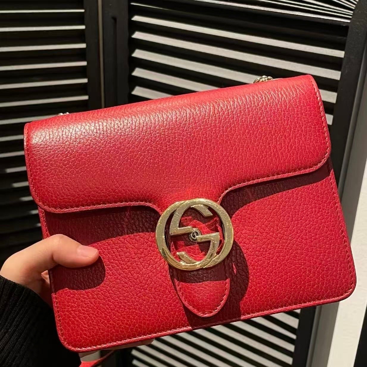 Gucci Interlocking G Rosso Red Medium Pebbled Leather Flap Crossbody Bag