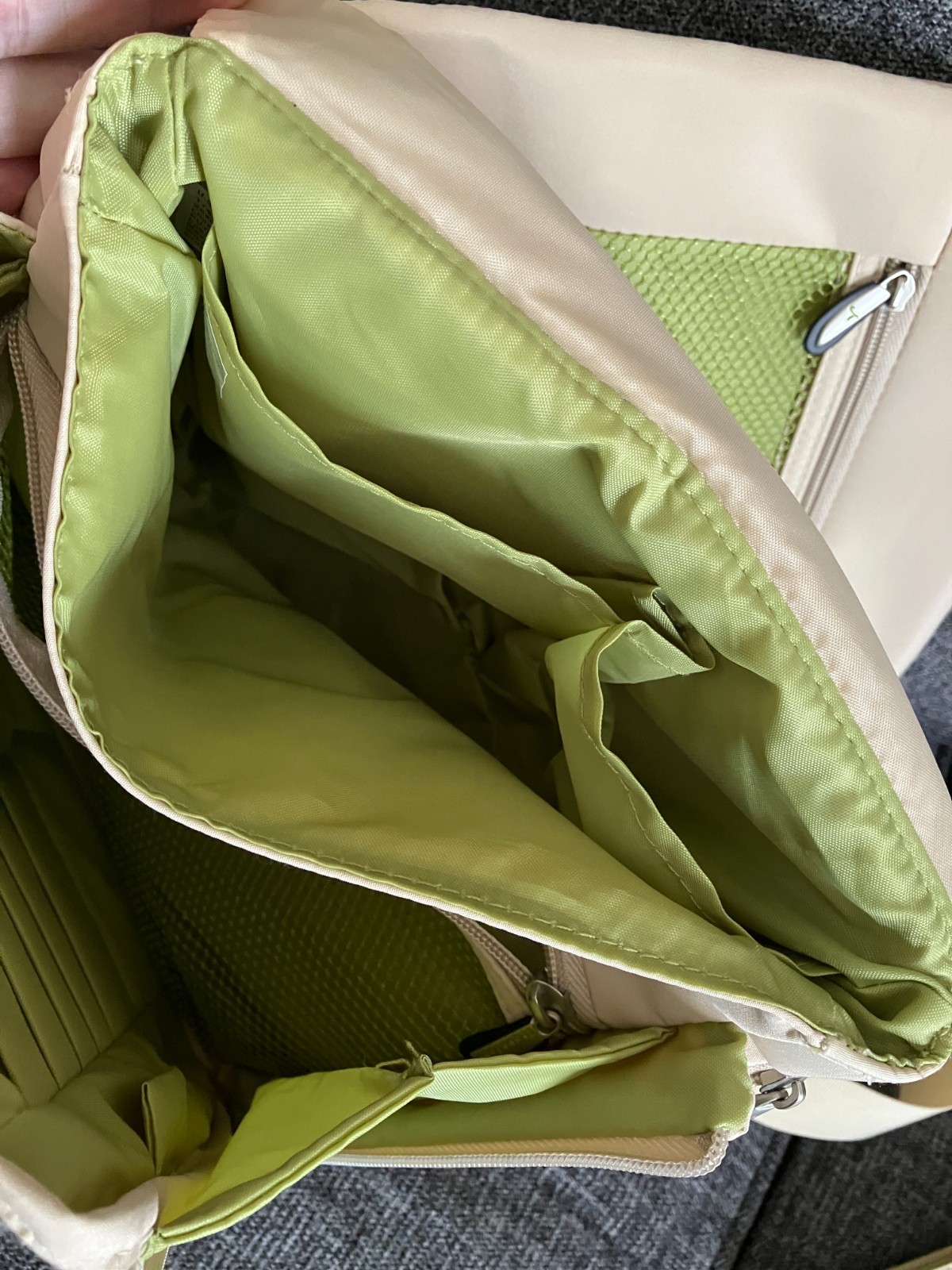 TRAVELON Ivory Sling Quilted Anti-Theft Crossbody Handbag Purse with accessories
