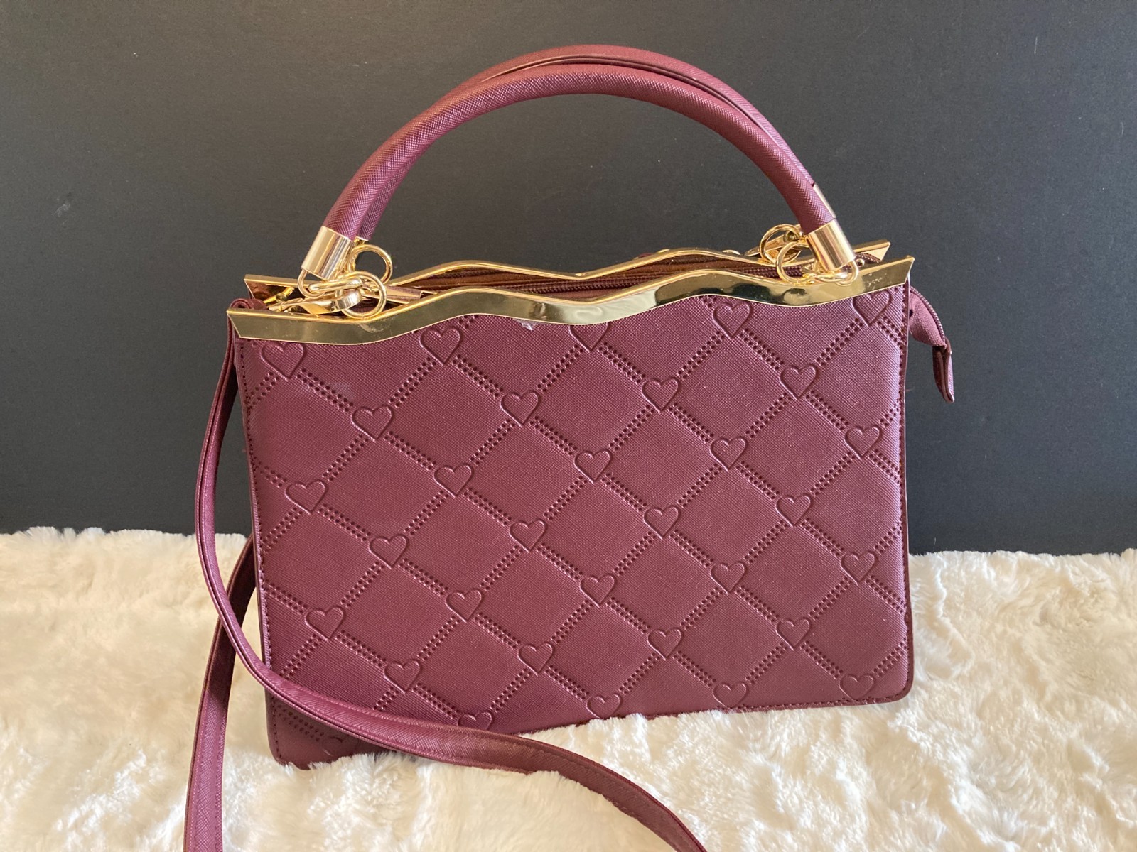 Crossi New York Heart Quilted Handbag Burgundy Crossbody Purse Gold Wavy Frame