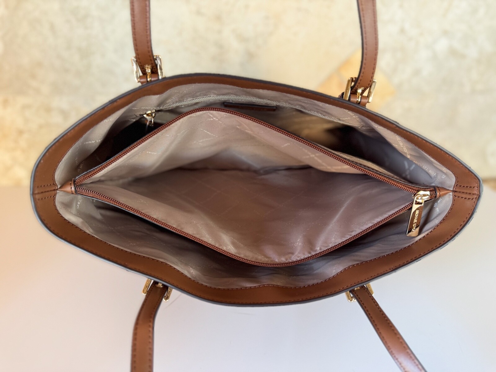 Michael Kors Voyager LG Drawstring Tote Shoulder Bag MK Color-Block Camel Multi