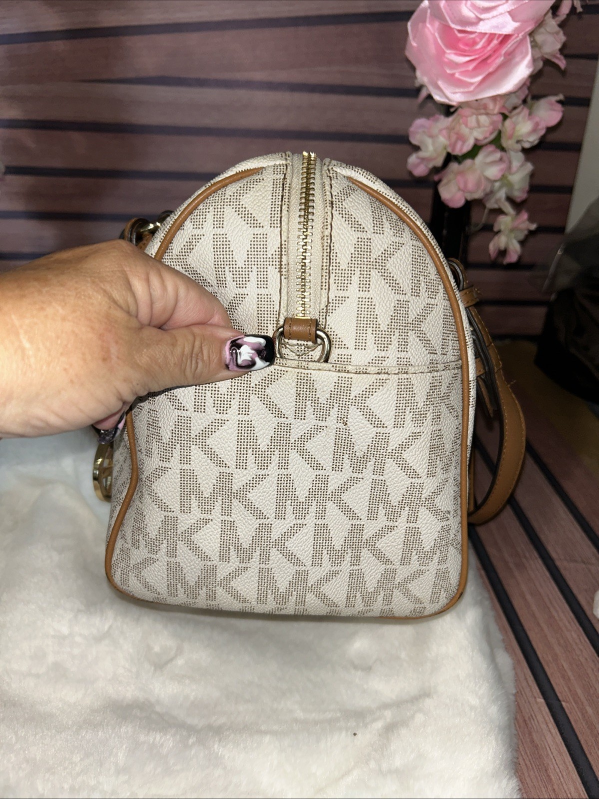 Large Michael Kors Grayson Signature Bag Cream Color Boston Shaped Gold Hardwar