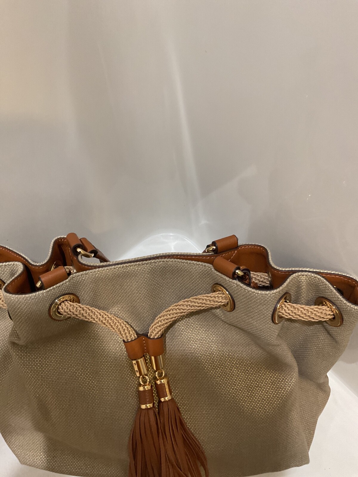 TWO MICHAEL KORS HANDBAGS. See all pictures and descriptions