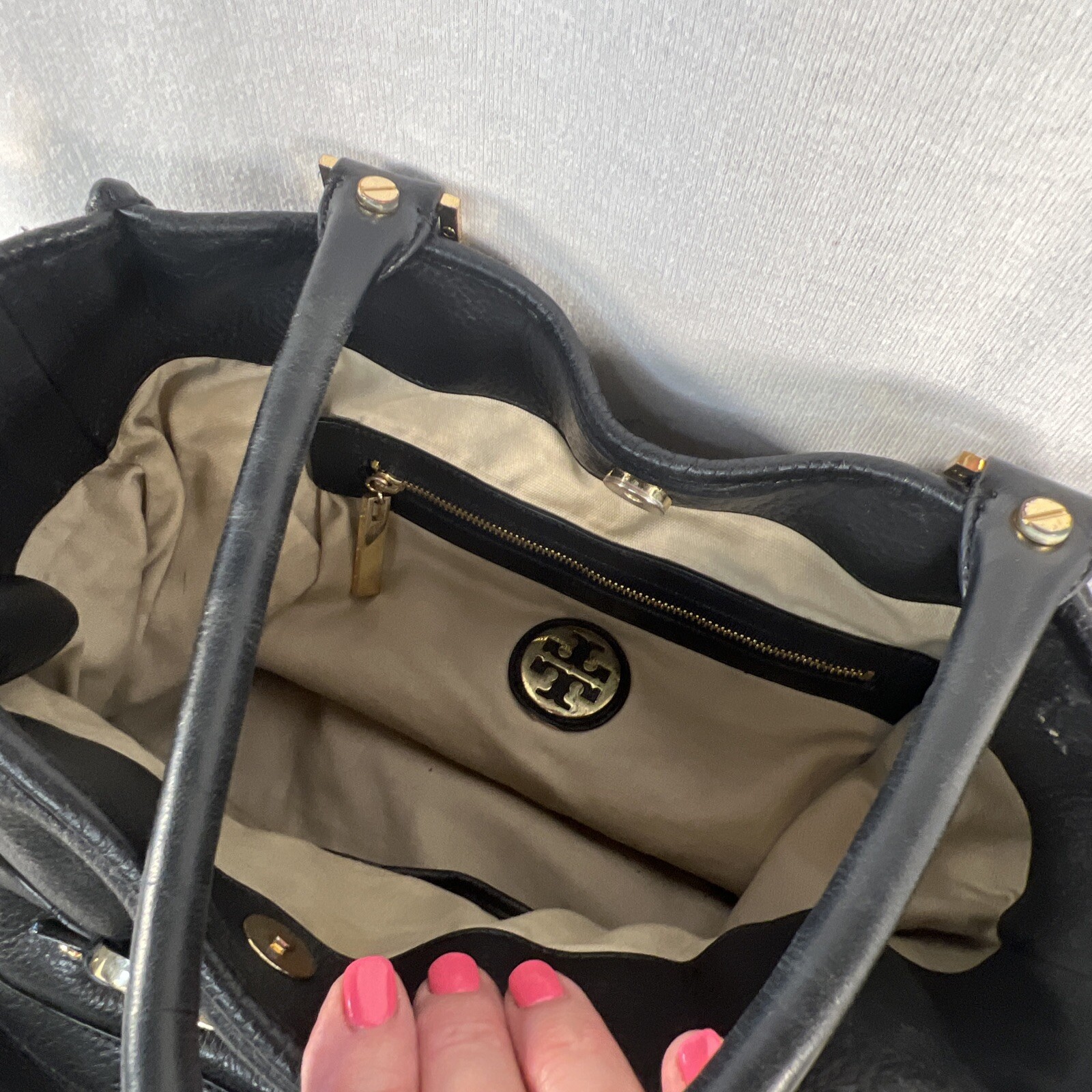 Tory Burch Amanda Large Black Pebbled Leather Handbag Purse in a Box /Dust Cover